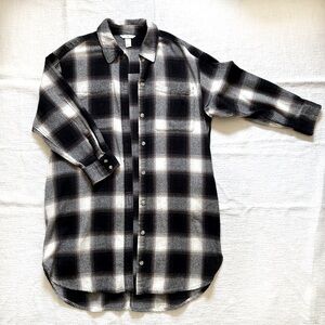 H&M Women's Long Flannel Shirt / Dress Size Large